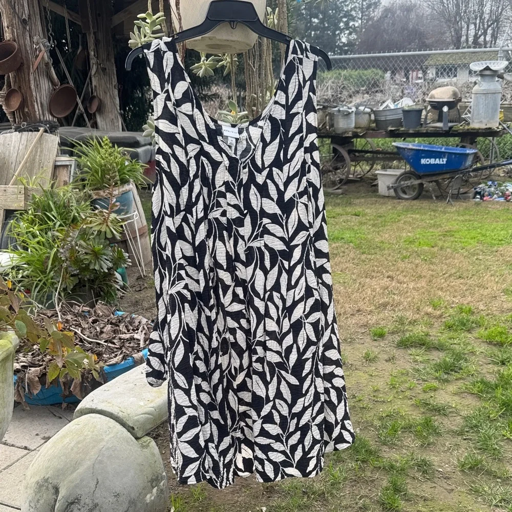 Ava & Viv Black and White Leaf Print Midi Dress - Picture 1 of 5